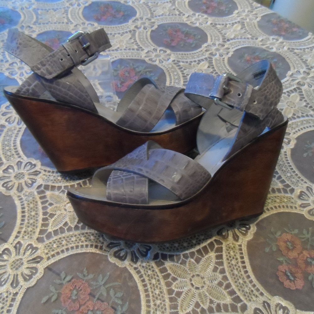 Theory Gray Crock Embosed Wedge Platform Sandal 38